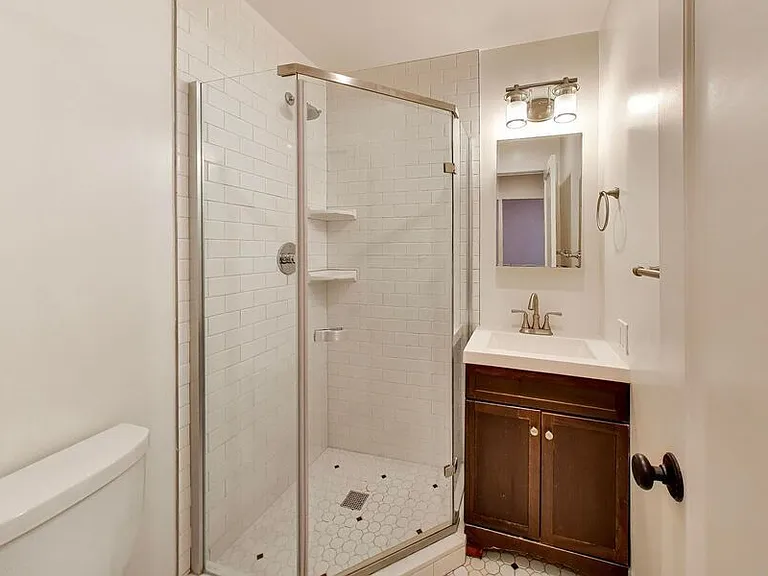 628 Waverly St #11 — Photo 6