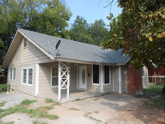 1st image of 108 S Powell Ave