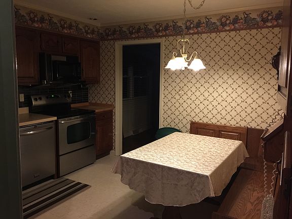 3rd image of 58312 Oakwood Ct