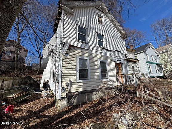 3rd image of 135 E Quincy St