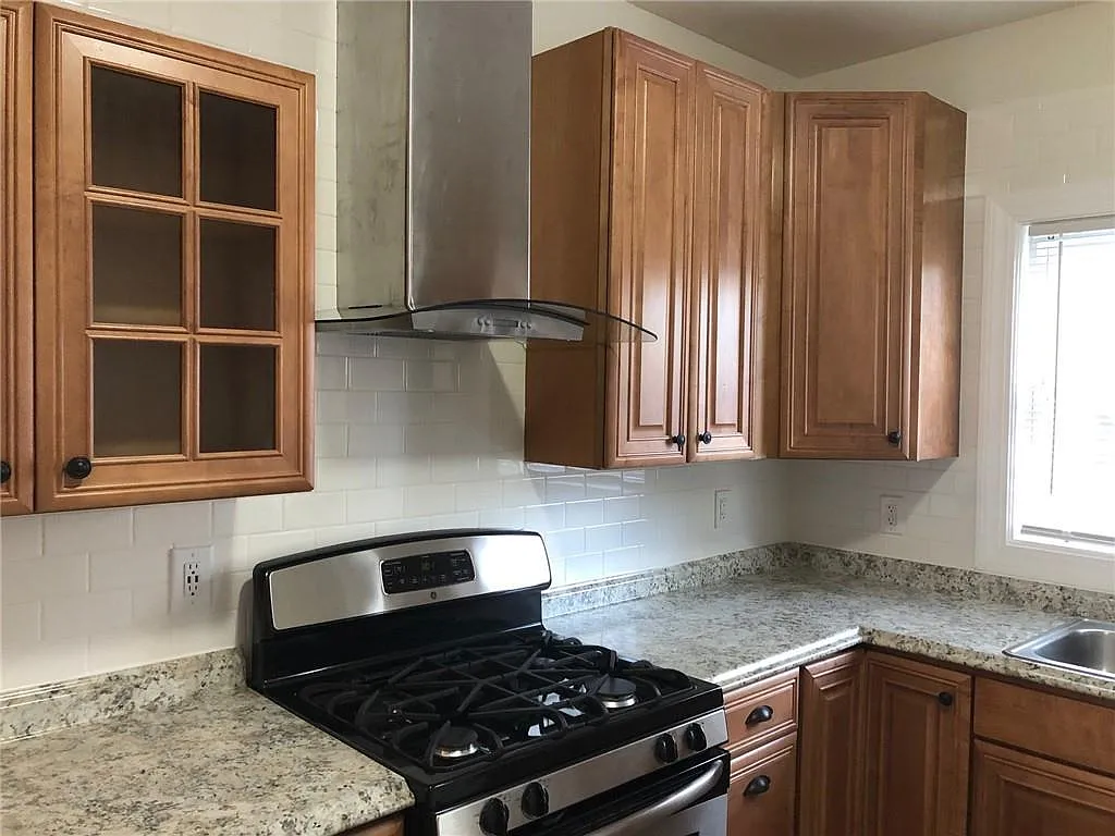 3 bed, 1401 sqft, $2,450 — Photo 2