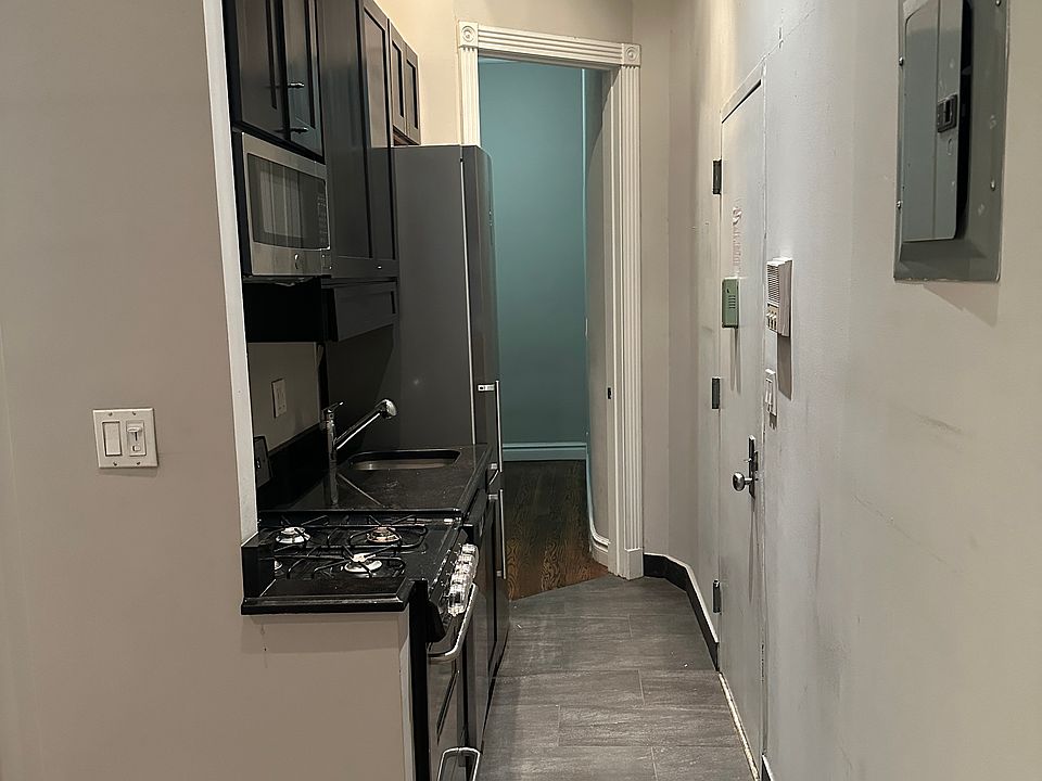 2nd image of 273 W 10th St APT 4FW