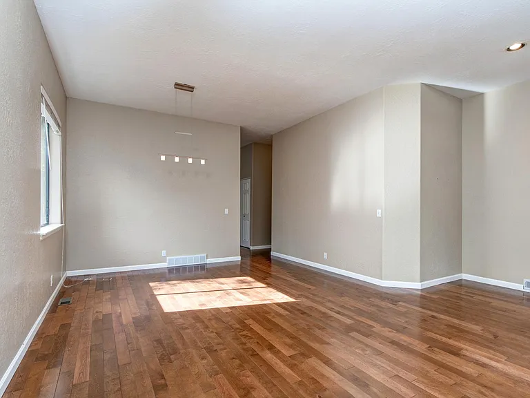 1656 W Silver Springs Rd — Photo 27