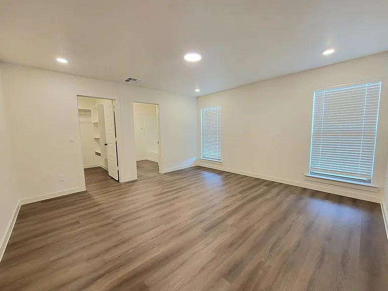 5546 Auburn St — Photo 10