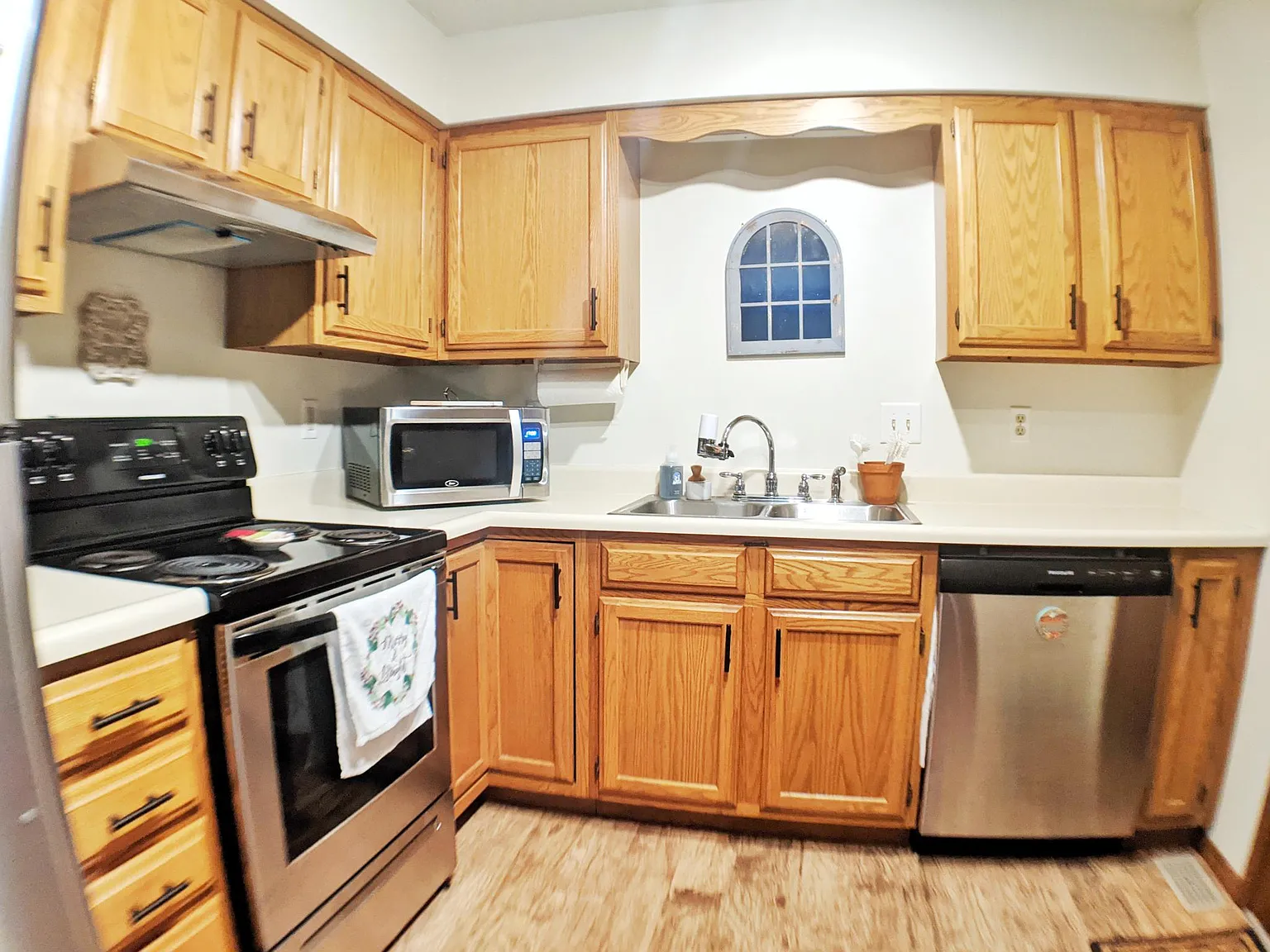 2 bed, 880 sqft, $1,345 — Photo 4