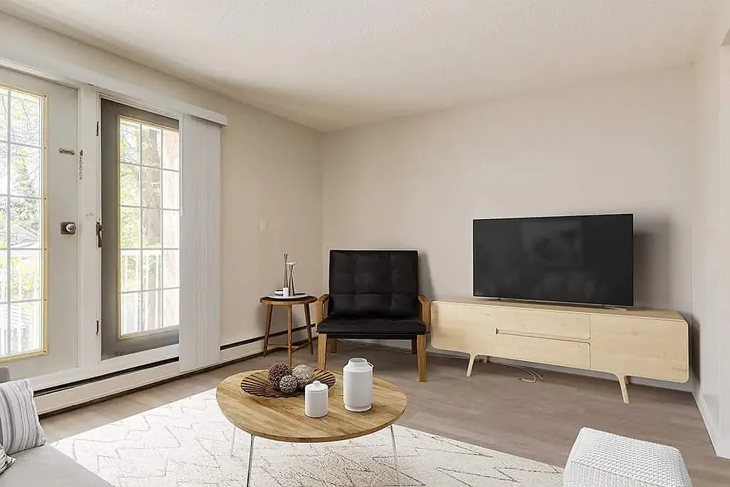 Mirror Lake Apartments — Photo 4