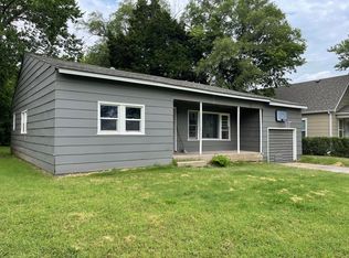 410 SW 4th St, Newton, KS 67114