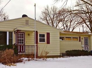 1055 33rd St NE, Cedar Rapids, IA 52402