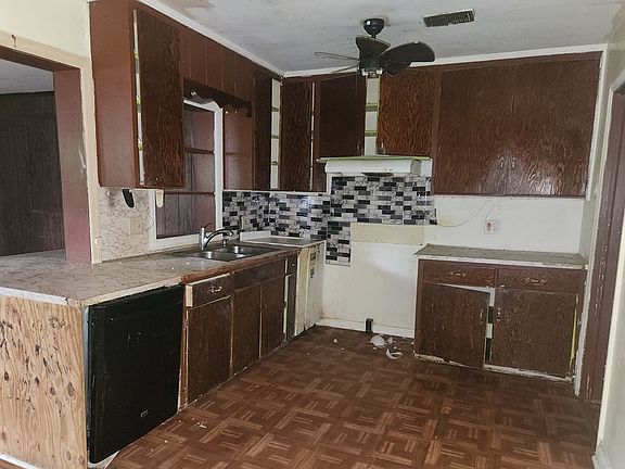 5th image of 203 S Valencia Dr