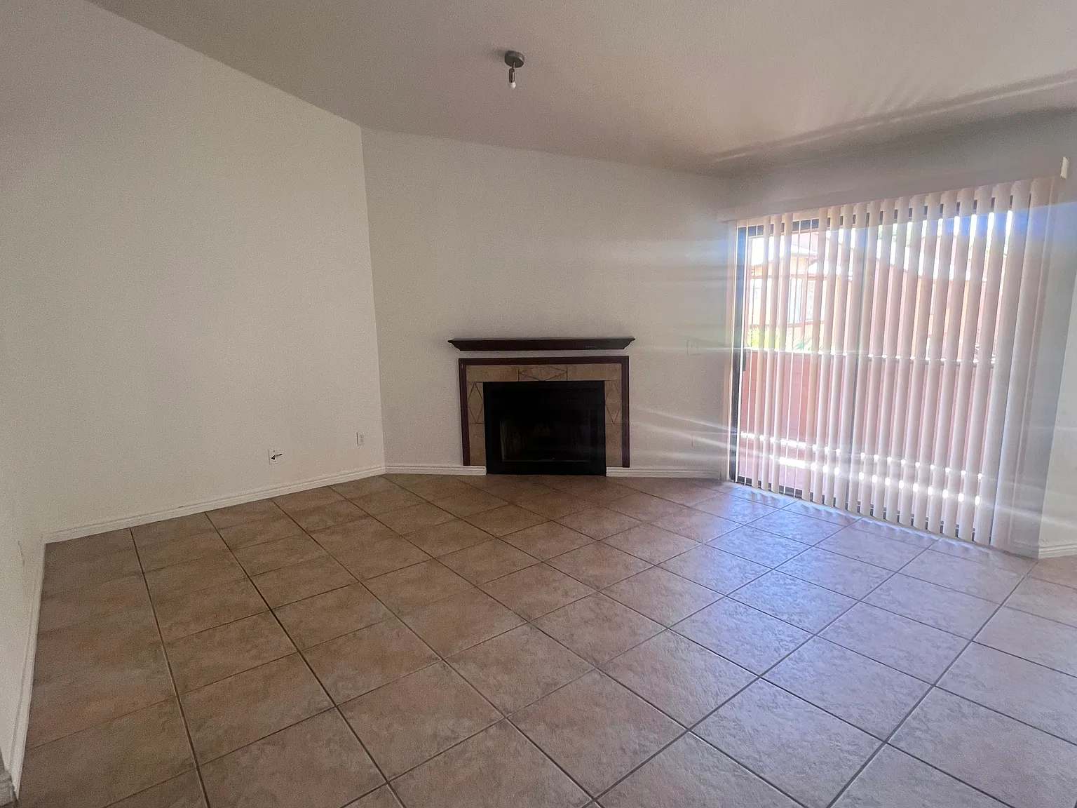 3 bed, 1309 sqft, $1,400 — Photo 2