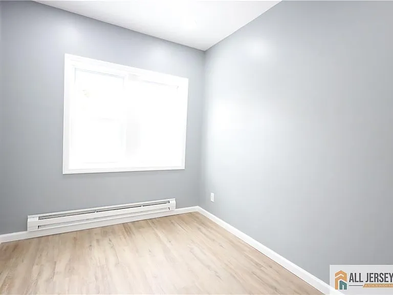 397 Washington St — Photo 2