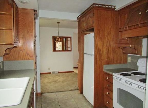 4th image of 608 Torrance Ave