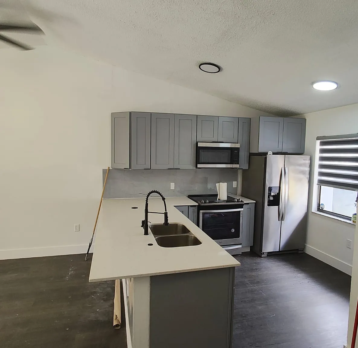 2 bed, 900 sqft, $1,900 — Photo 2
