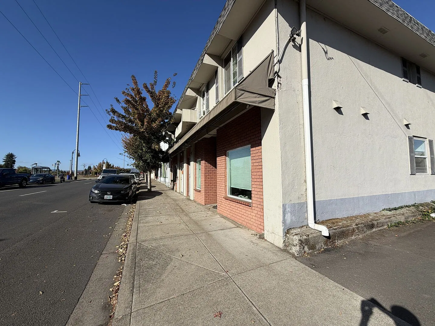 Second-Floor 2 Bedroom Apartment with Functional Kitchen & Convenient Access to Forest Grove and ... — Photo 3