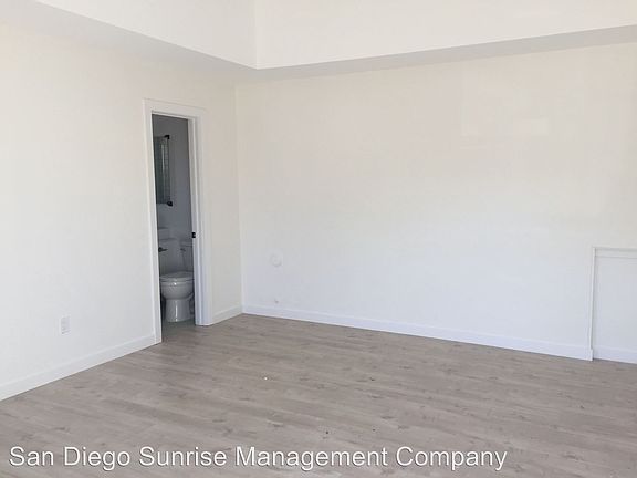 5th image of 121 N Acacia Ave APT 1