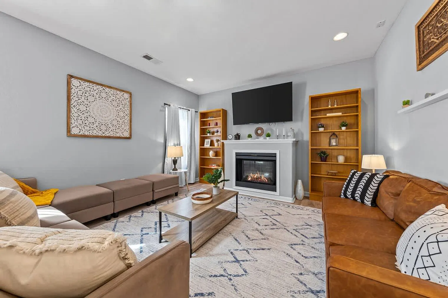 3 bed, 2.0 bath, $4,307 — Photo 4