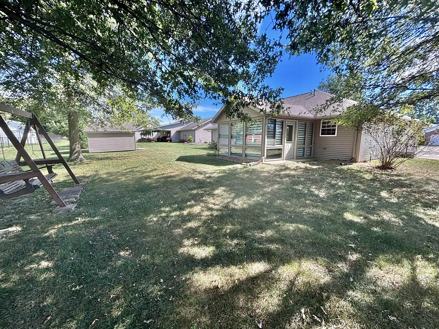 3 bed, 1274 sqft, $1,600 — Photo 2