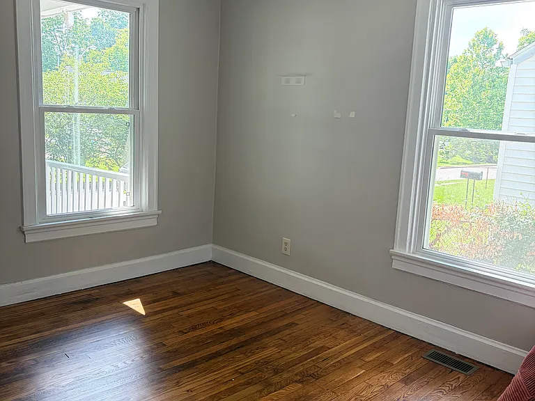 425 Meadow Park — Photo 12