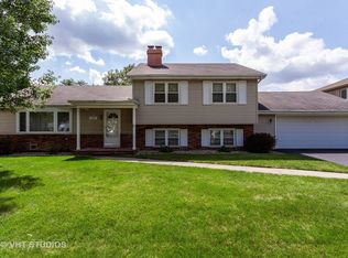 328 N Warwick Ave, Westmont, IL 60559