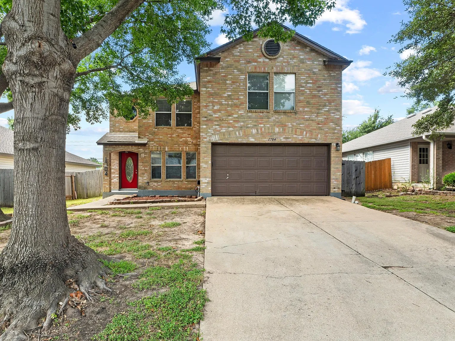 3 bed, 2.5 bath, 2351 sqft, $2,050 — Photo 2