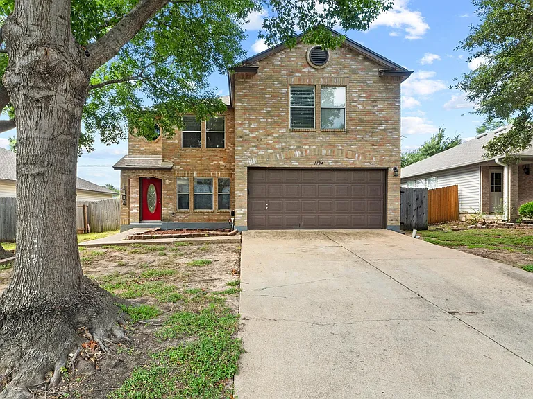1704 Matagorda Dr — Photo 2