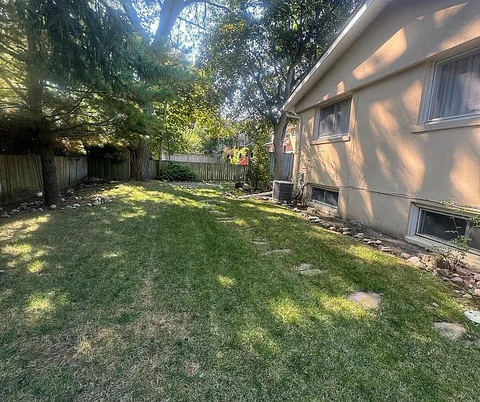 31 Whitelock Cres #BASEMENT — Photo 17