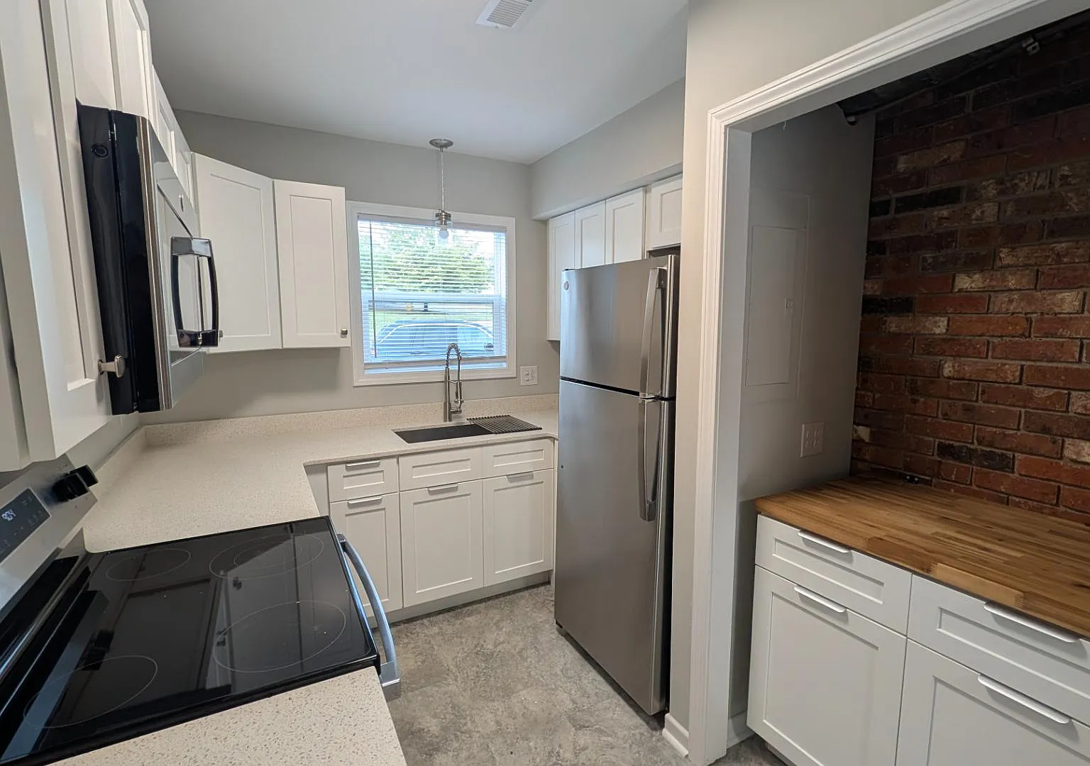 100 Lynn Cir - Unit F — Photo 4