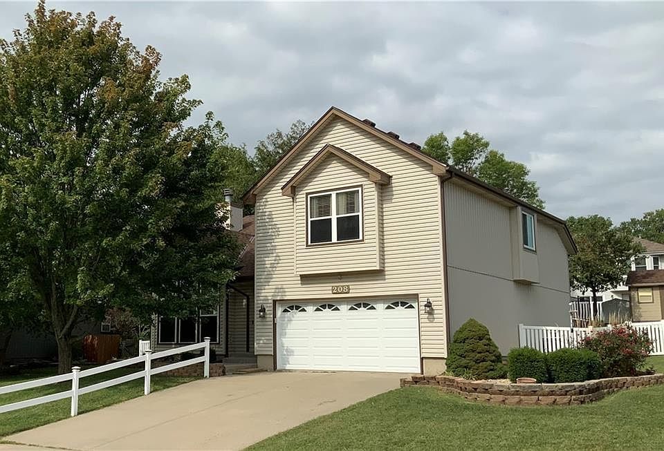 1st image of 208 Pacific Ct