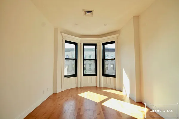 Rented by Grand & Co. | media 14