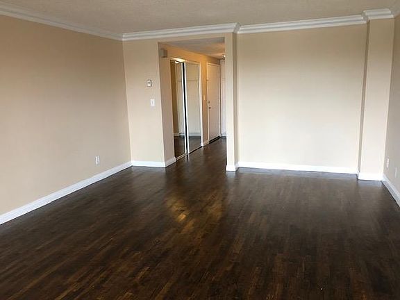4th image of 1110 W 10th St APT 105