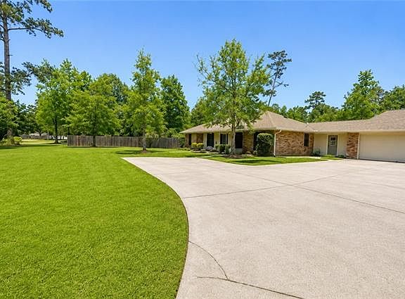 3rd image of 403 Sandpiper Ct