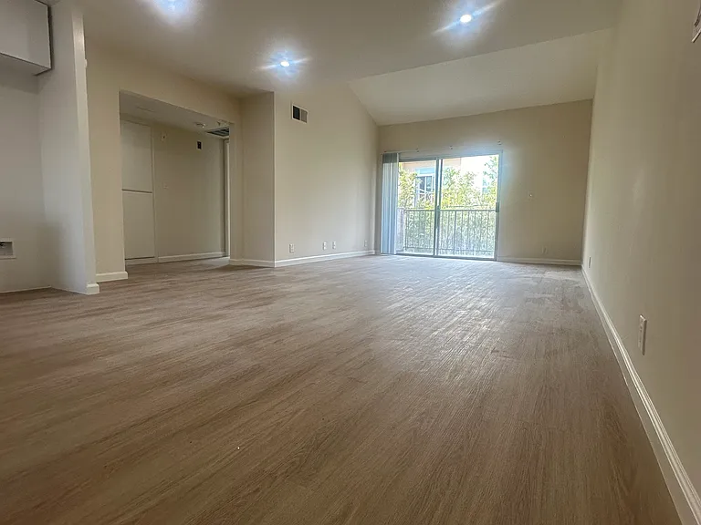 Gramercy Apartments — Photo 26