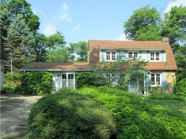 247 Creek Dr, Slippery Rock, PA 16057
