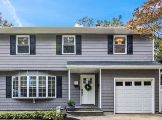 111 Iceland Dr, Huntington Station, NY
