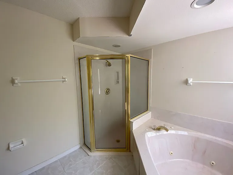 15980 SW 27th Avenue Rd — Photo 16