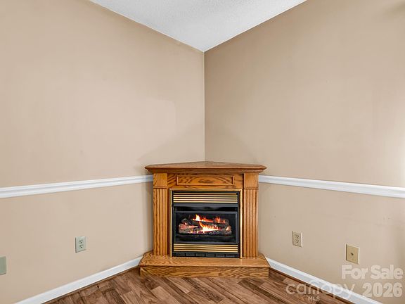 3rd image of 326 Bostic Rd