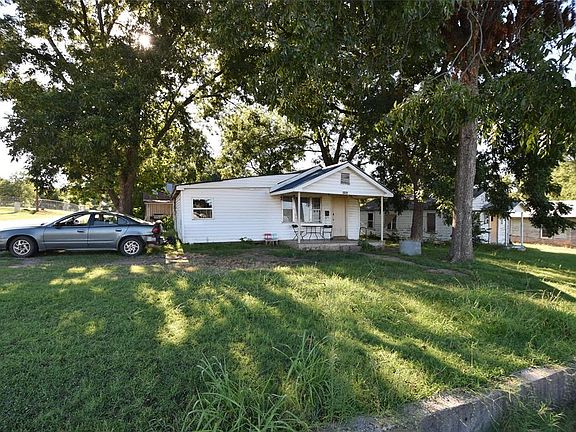 3rd image of 1105 N Park St