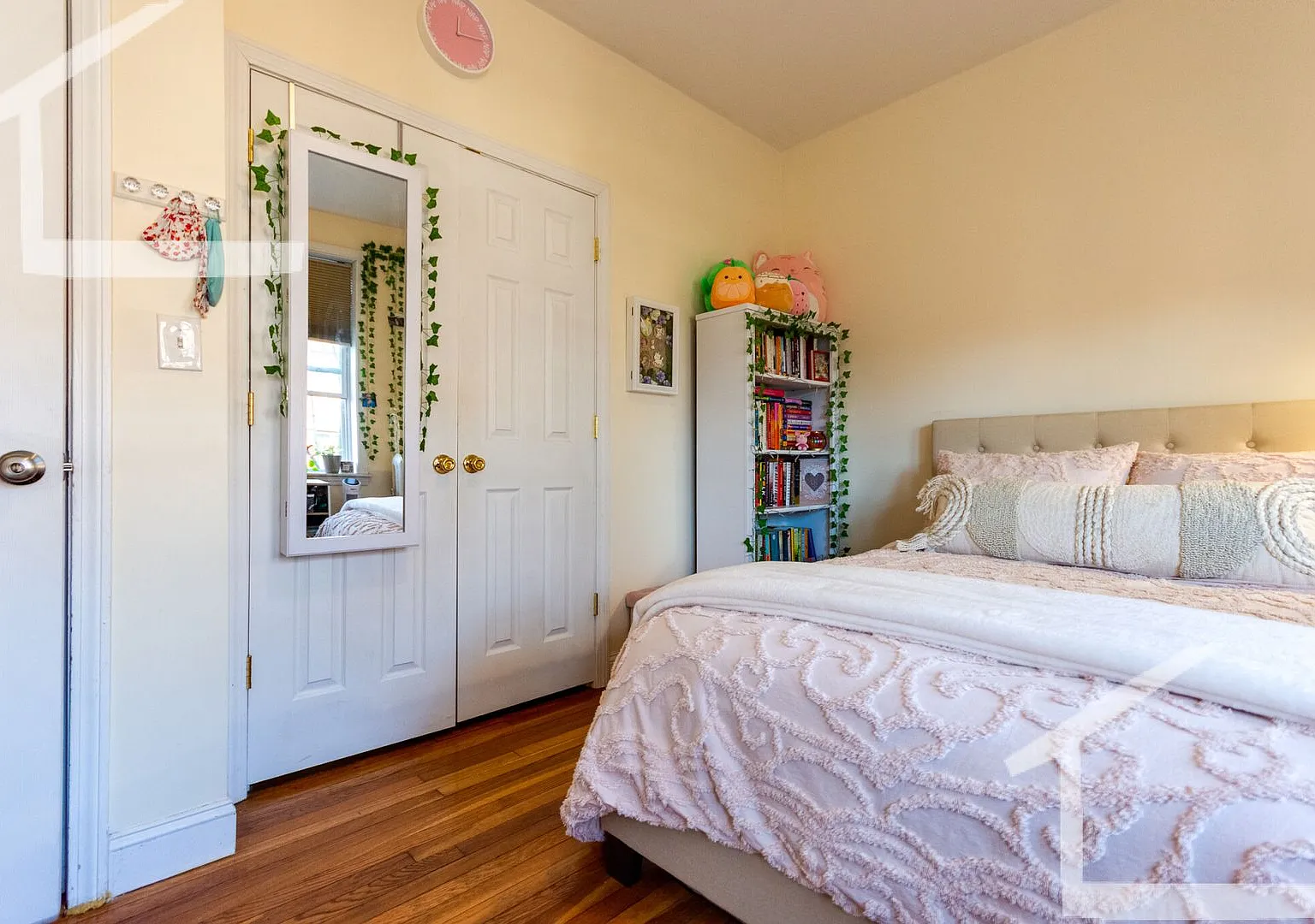 Huge 4 bed in Brookline — Photo 3