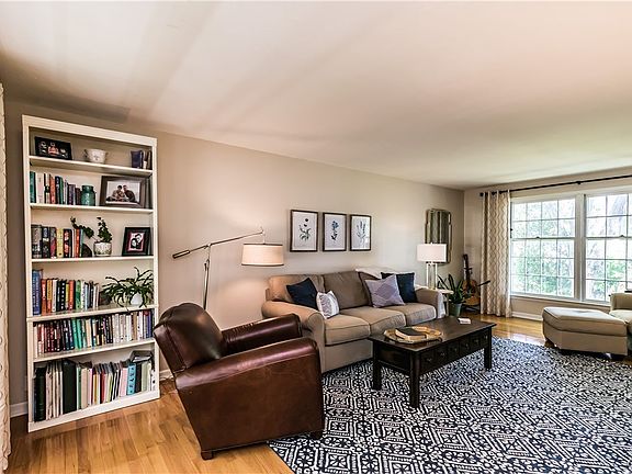 2nd image of 7815 Ravenswood Ln