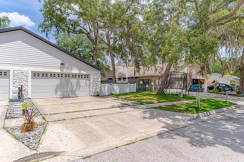 911 Robinhood Ct Photo 1
