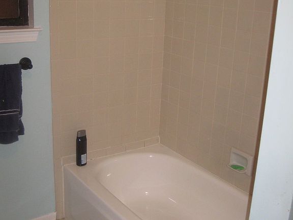 2nd image of 892 N Claybrook St