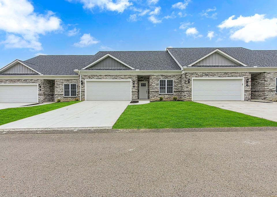 1st image of 26 Pinehurst Pl #26