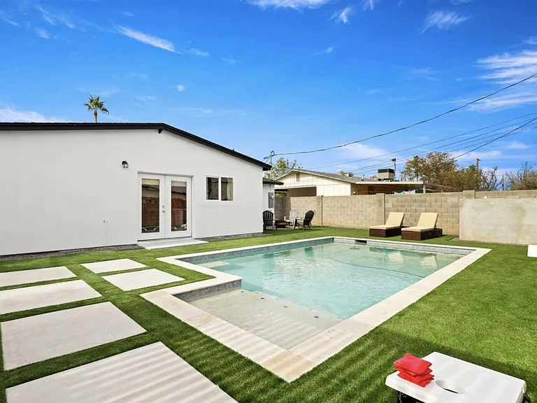 2241 N Sunset Dr — Photo 26