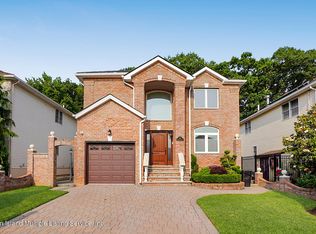 64 Covington Cir, Staten Island, NY 10312