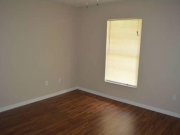 3rd image of 355 Niagara Ave