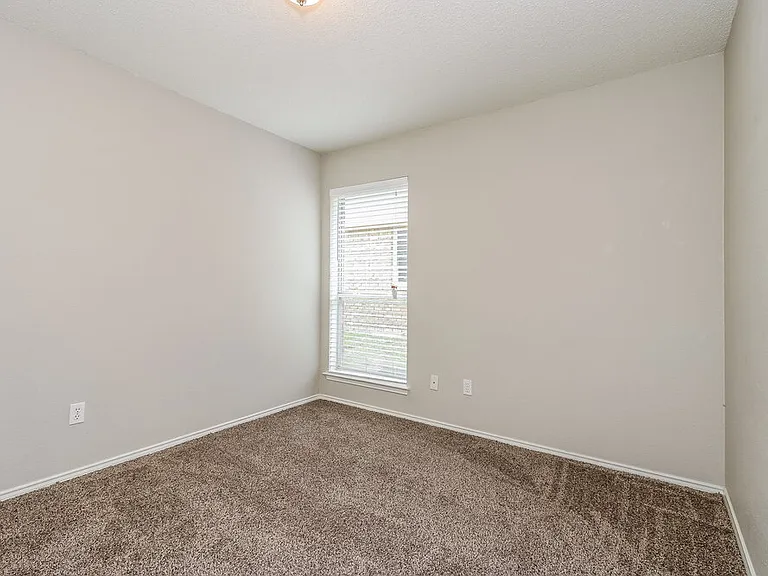 2844 Claremont Dr — Photo 12