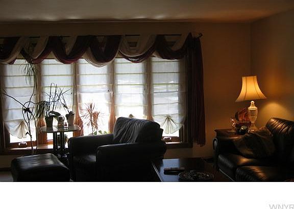 4th image of 72 Denise Dr