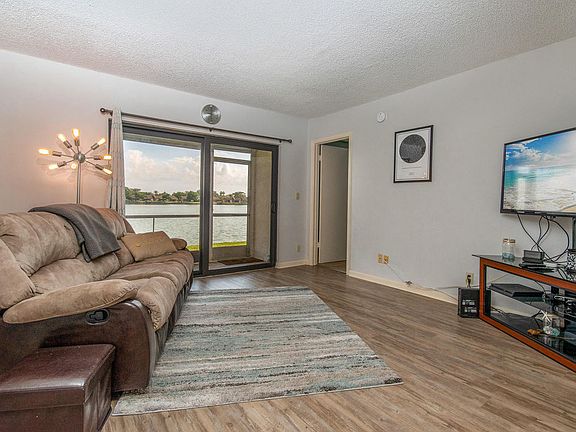 5th image of 5520 Lakeside Dr APT 103