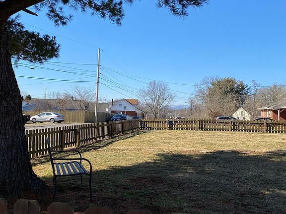 4th image of 420 Courtney Ave NE
