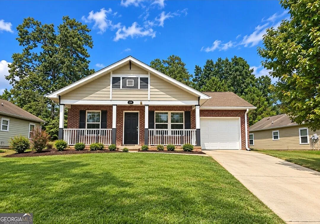 3 bed, 2.0 bath, 1377 sqft, $2,000 — Photo 1